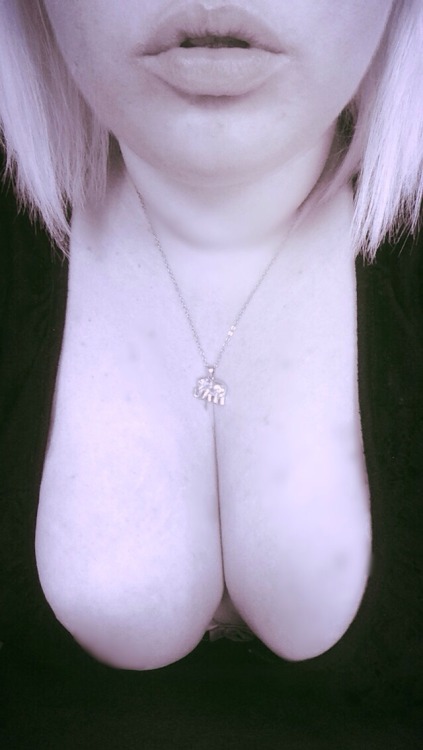 chipperchivette:  nh-redneck-girl:  👄👄👄  Mine. Mine. Mine. 😘💕👌