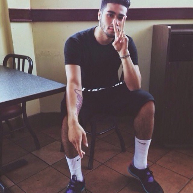 malethotsexposed:  effyxskeetz:  This cutie ☺️   😋