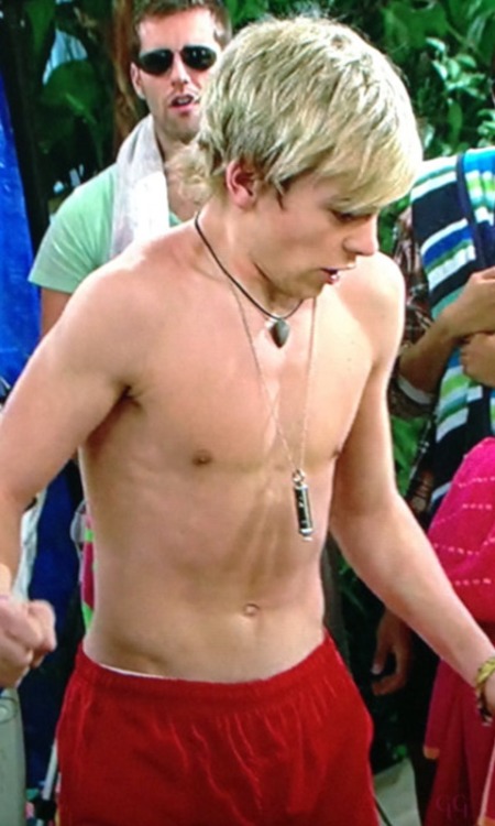 male-and-others-drugs:  Ross Lynch 