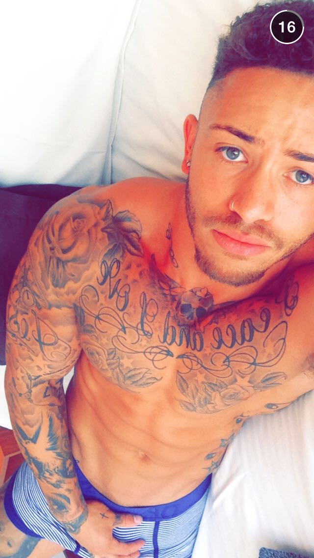 snapchatsfinestdudes:  Ashley Cain. Dick aint big but THAT ASS