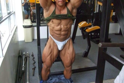 muscleaddictza:  Friday, August 29, 2014 Peruvian honcho Duncans Henson Vela Diaz 
