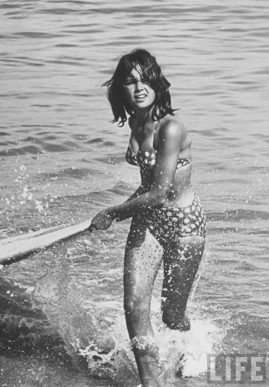 fuckyeahmickeymunoz:  ‘Surf Rider Returning After Surfing’ Photographed For LIFE