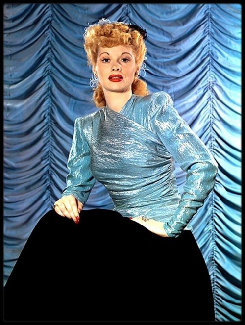 vintage-every-day:  Lucille Ball in a portrait, 1940s.