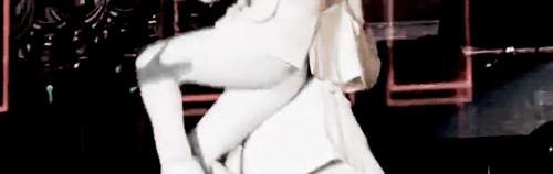 daenso:  let’s take a moment to appreciate jonghyun’s marmoreal ass globes. /fap 