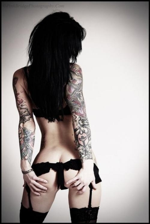 tattoed-babes:  inked babe