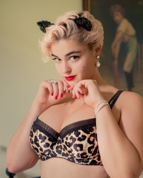 Porn Pics stefaniaferrario:Stefania in Dita Von Teese’s