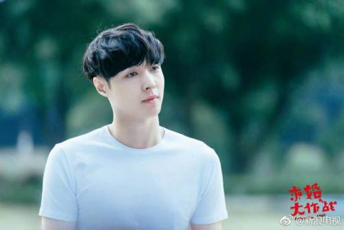 [Weibo] 170515 Actualización de 新浪电视 con #Lay.Cr: 新浪电视 | Vía: EXOGlobalSubido por EXO 