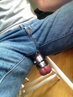 krazyscbt:  kinkyandy:  Love this!  Gotta love it when the weights just rip your pants open in public. 