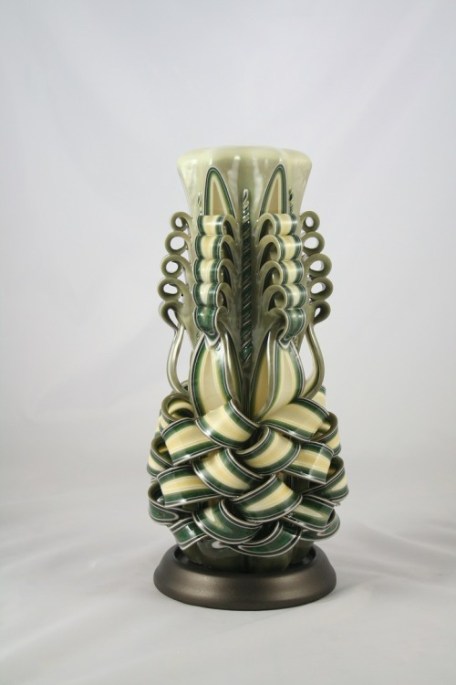 crossconnectmag:Intricate “Candle Carving” Forms Blooming Designs with Layered WaxThe ti