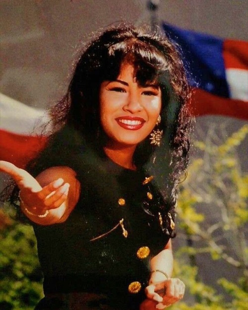 sallywood: Selena.