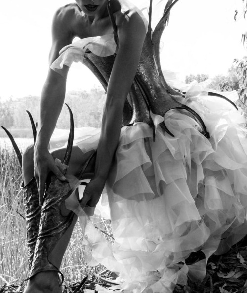 black-white-madness:  Madness:  DESIGNER/GOLDSMITH ALEXANDRA HART  