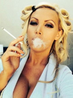 handcock69:  Sexy Smoker   Nikki Benz