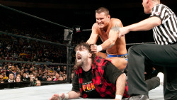 fishbulbsuplex:  Randy Orton vs. Mick Foley