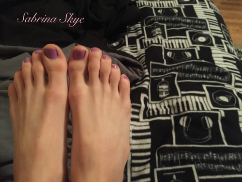 sabrinaskye727: Freshly painted toes