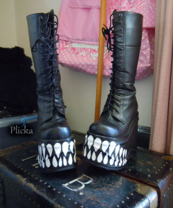 plicka:  I painted up an old pair of demonia