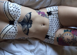 sexyinkedchicks:  http://bloggingdrunk.com/sexytattoos