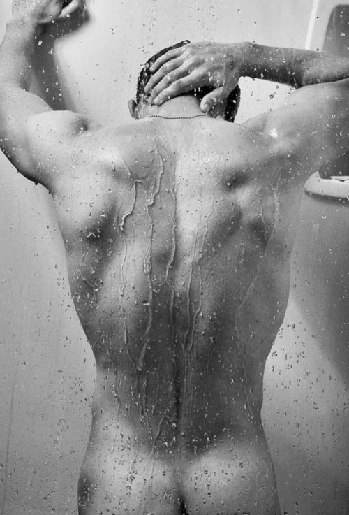 hot-wet-men: Just turn around…