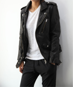 fabulous-fashionn:  Leather jacket»  