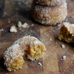 coolautumnbreath:  Petite Pumpkin Spice Donuts   Ingredients: For Donuts: 1 3/4 cups flour 1 1/2 teaspoons baking powder &frac12; teaspoon salt 1 teaspoon cinnamon &frac12; teaspoon nutmeg &frac12; teaspoon allspice 1/8 teaspoons ground cloves 1/3 cup