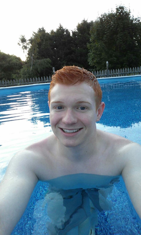 gaycomicgeek:  http://gaycomicgeek.com/sexy-male-ginger-thursday-kiss-your-ginger-today-nsfw/
