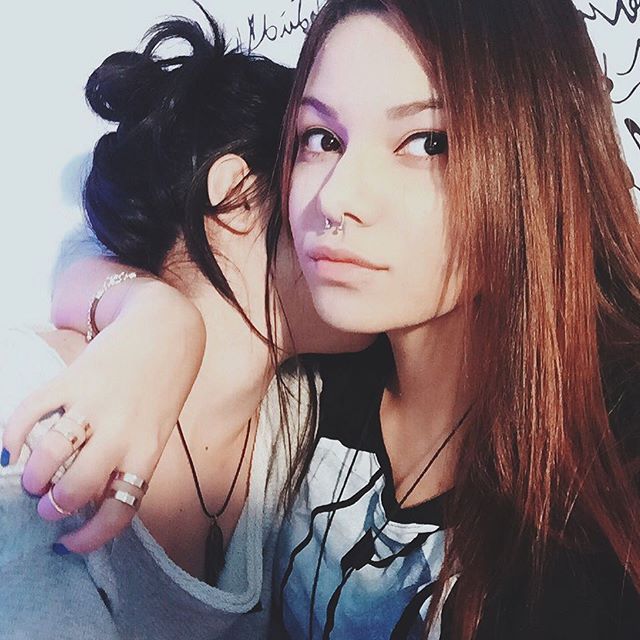 the-inspired-lesbian:  a-violet-femme:  💋  💞 👄 meet other cute girls who