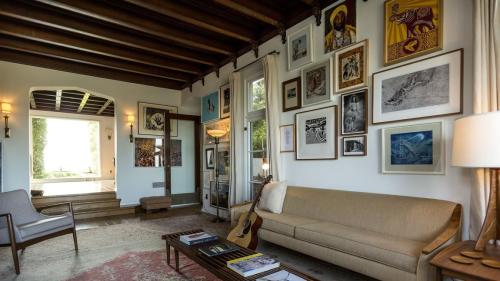 Moby’s House Multiplatinum-selling musician and photographer Moby lives in his Hollywood Hills