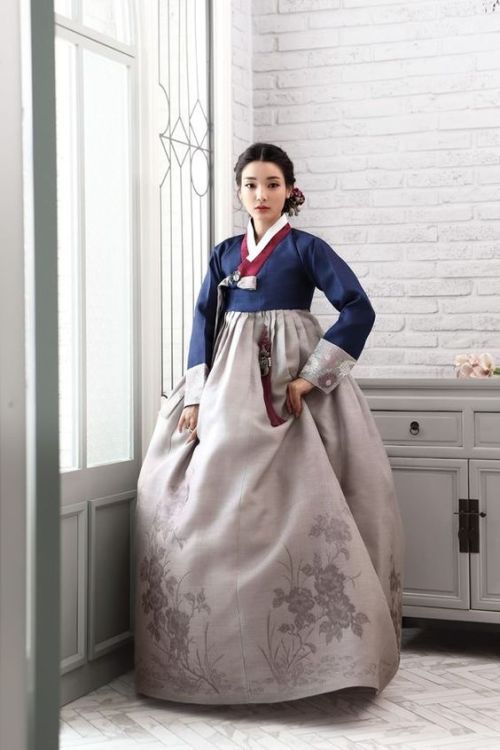 Pinterest , Janet Henderson salvou na pasta hanbok fdf371b6aea99b4e32022ec62b306142 Fonte tinamotta.