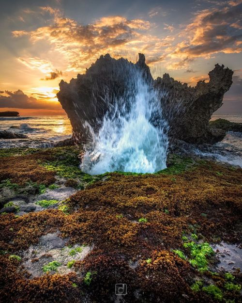 pangeen:Splash   Jimbaran Beach, Bali by didik putradi