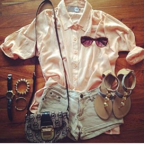 Yes or no? #2frochicks @hairsandstyles #fashion #style #shorts #sandals #michaelkors #summer #blackg