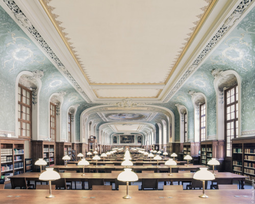 wordsnquotes:  culturenlifestyle:House of Books by Franck BohbotBrooklyn-based, French artist, Franck Bohbot’s photography focuses on the beauty of public spaces. In “House of Books,” Bohbot captures the grandiosity and architectural details of