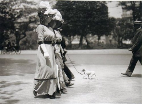 “Avenue duBois de Boulogne, Paris". Photographed by Lartigue, 1911.