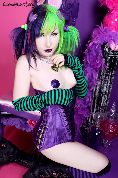 pigeonfoo:  http://porphyriasuicide.tumblr.com/