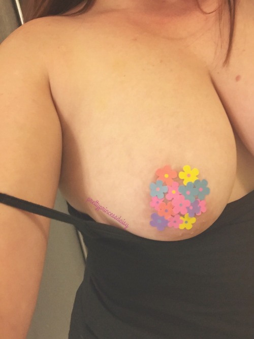 prettyprincessdaisy:  I’m gonna get a better camera soon so I can give y'all more than just selfies. Until then, enjoy my flower covered boob. 🌸