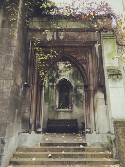 bathofmelusine: mahigxn: dilara19: St. Dunstan-in-the-East Church, London, England, UK @bathofmelusi
