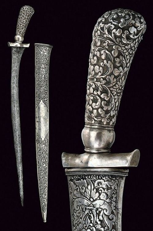 treasures-and-beauty:A silver mounted pedang, Indonesia, 19th century.Dagger from Lothlorien
