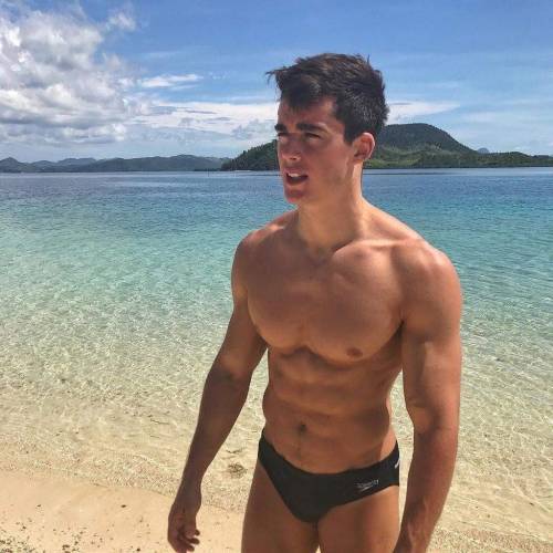 swimmersdivers:Please follow these blogs! - candid♂male | swimmers♂divers | men♂watching | cut♂clean