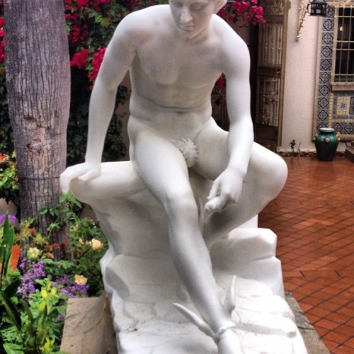 lquaid0720: #statue #achilles #hearstcastle #rainyday (at Hearst Castle)