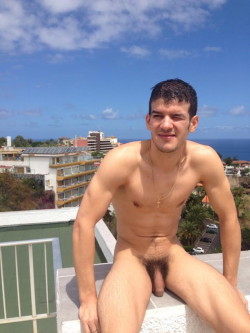 jacksnewdick:  willinsf:Above it all🌉 A Roof with a View🍌. 