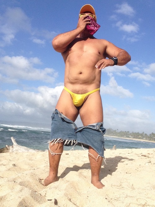 unitedbears: smoothmuscledad808: It’s a rainy day today in Honolulu. So it’s a good thing I have pic