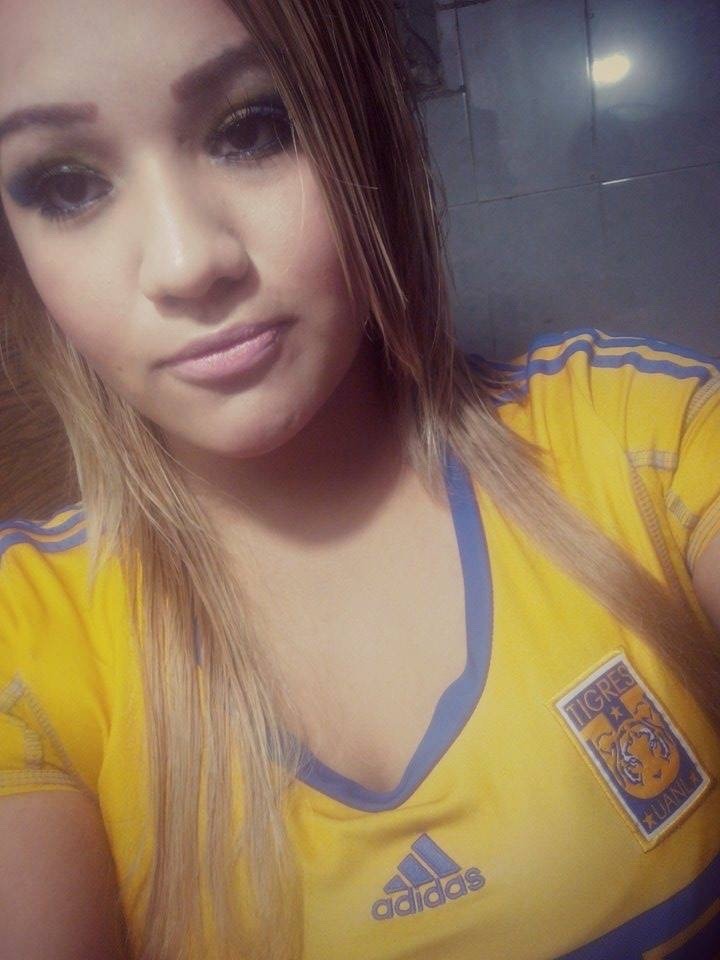 brown-tities:  Hot Latina, soccer fan!