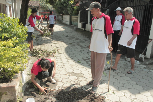 Kampung Wisata Pandeyan Pemasangan biopori  di lingkungan 