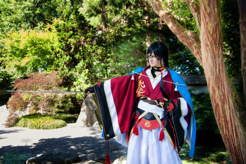 thecrippledmuse:  I’ve been working on this costume off and on for almost a year now. The bulk