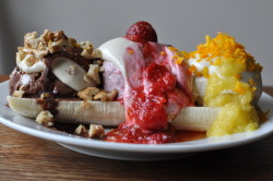 rawrveganrawr:  Raw Banana Split A beautiful creation from the wonderful raw vegan recipe site RAWIFIED :) 