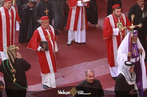 aliofbabylon:Iraqi Christians inside the shrine of Imam Hussain (AS) in Karbala. This is beautiful. 