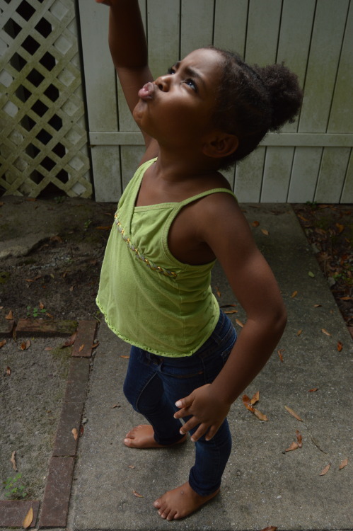 ing00dspirits:i told her “be strong!” and she did this with no hesitation.our black girls are little