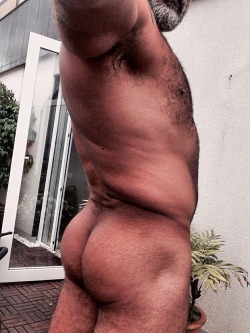 mindcakebliss:  carrachabrava:Tengo hambre!! 😆😋 Papi looks great at any angle, but his butt is exceptional. This man is the real deal.