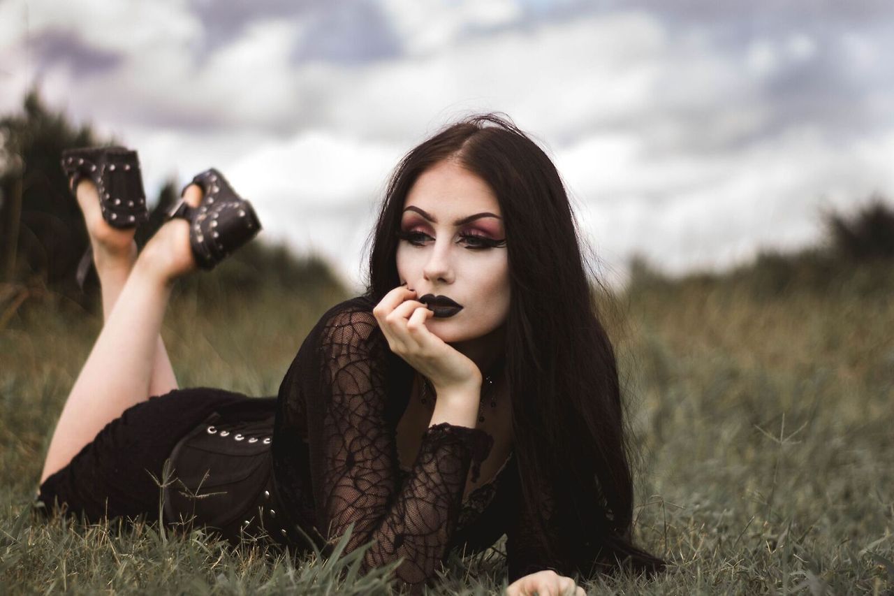 gothicandamazing:    Model/MUA: TheblackmetalbarbiePhoto: Rose Gold PortraitsCorset:
