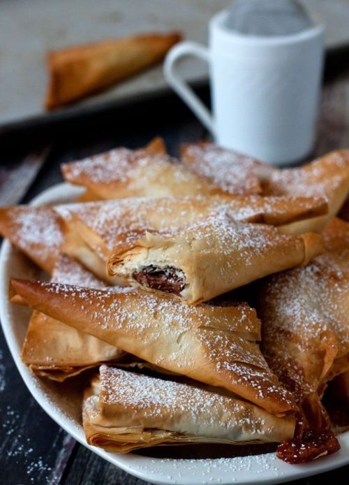 ahtheprettythings: Simply Caramel and Chocolate Turnovers