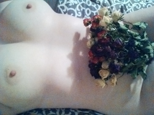 the-beebygirl: These flowers are dead, and so is my creativity, and also my motivation…