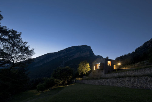 cjwho: Restoration of the house “El Bosquet”, Spain by Arcadi Pla i Masmiquel | via The project con